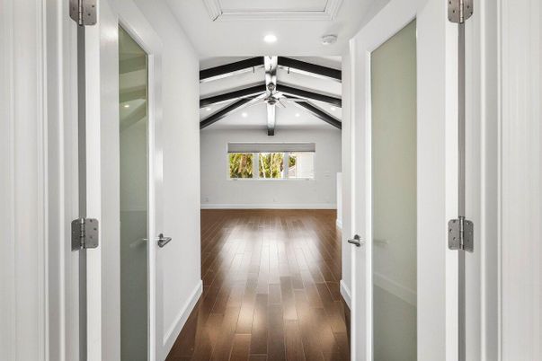 Interior, Recessed Lighting, Wood Texture Flooring