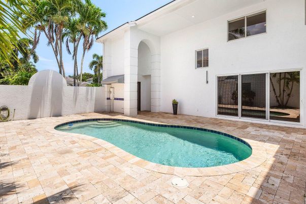 Exterior, Pool