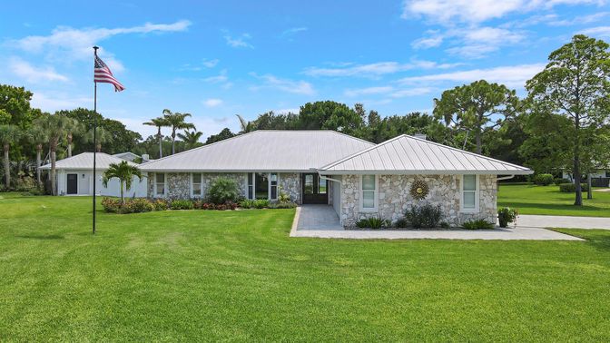 Backyard, Exterior, Facade, Ranch
