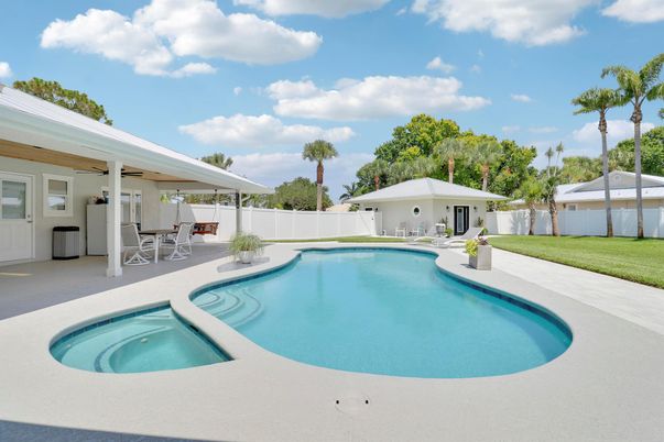 Exterior, Pool