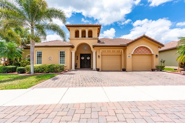 Attached, Exterior, Facade, Mediterranean