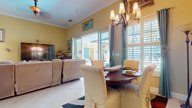 Chandelier, Dining room, Interior, Living room