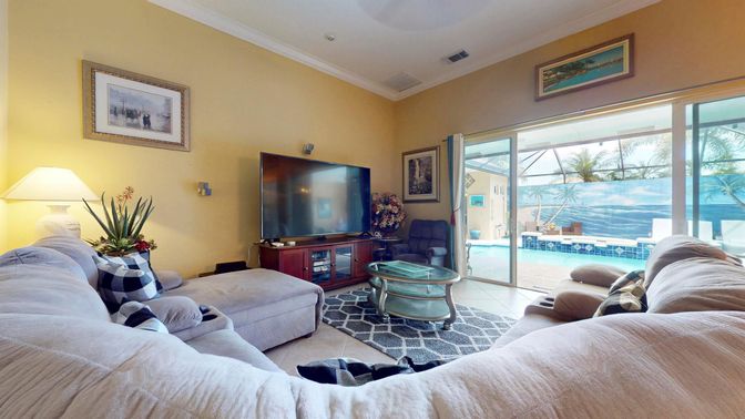 Interior, Living room, Water