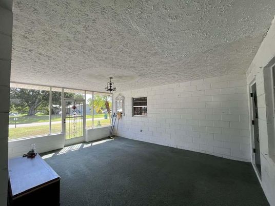Empty room, Interior, Pendant Lights