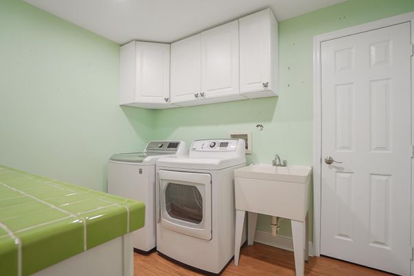 Interior, Washer, Wood Texture Flooring
