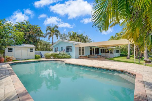 Exterior, Pool