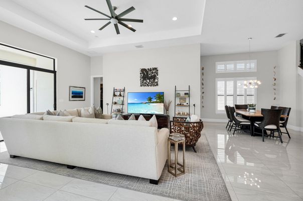Dining room, Interior, Living room, Pendant Lights, Recessed Lighting, Water
