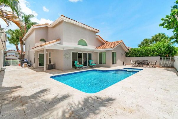 Exterior, Pool