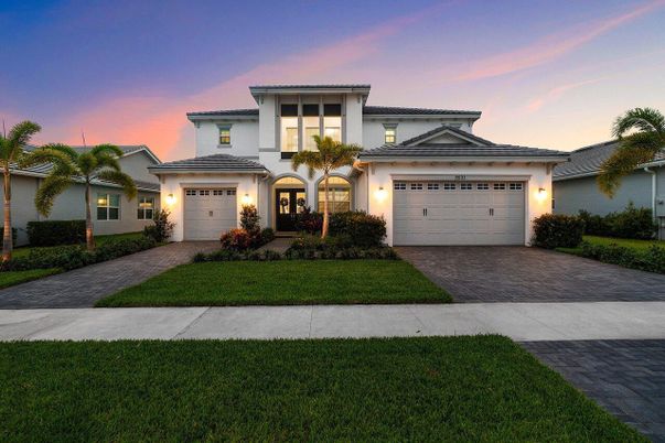 Attached, Exterior, Facade, Mediterranean