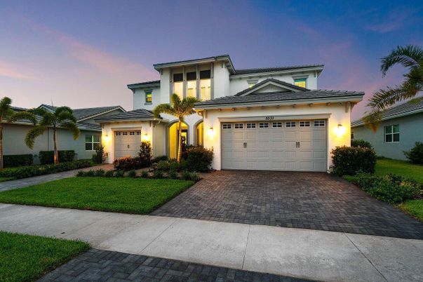 Attached, Exterior, Facade, Mediterranean