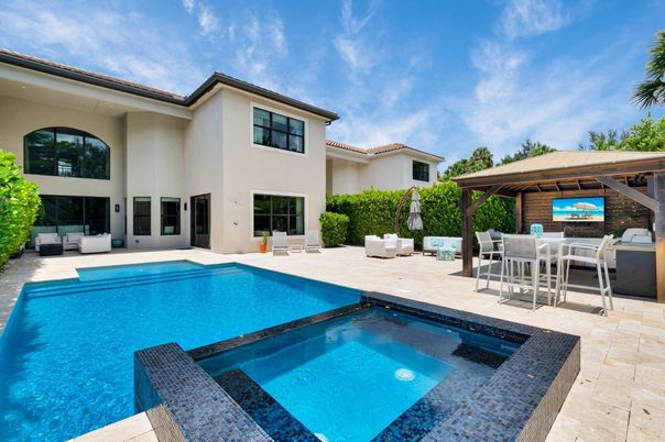 Exterior, Pool