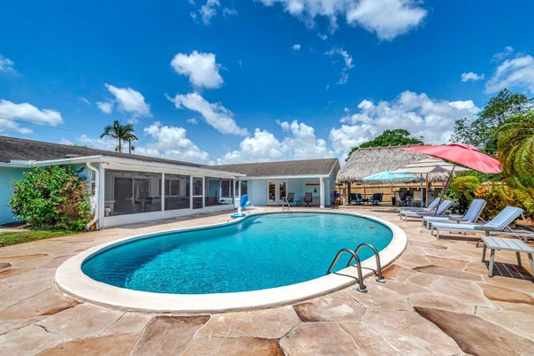 Exterior, Pool