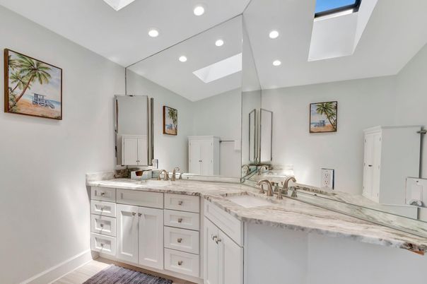 Bathroom, Dual Sink Vanities, Interior, Recessed Lighting