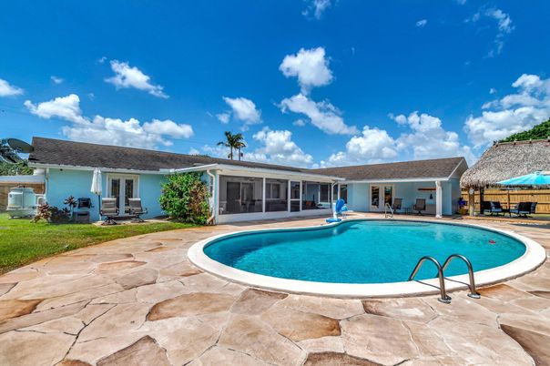 Exterior, Pool