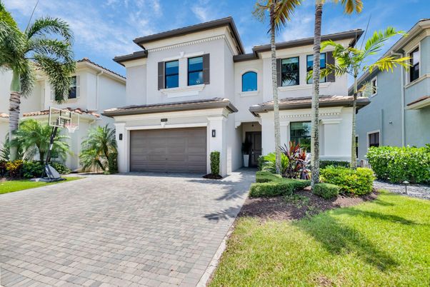 Attached, Exterior, Facade, Mediterranean