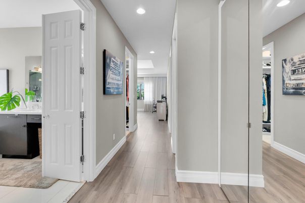 Interior, Recessed Lighting, Wood Texture Flooring