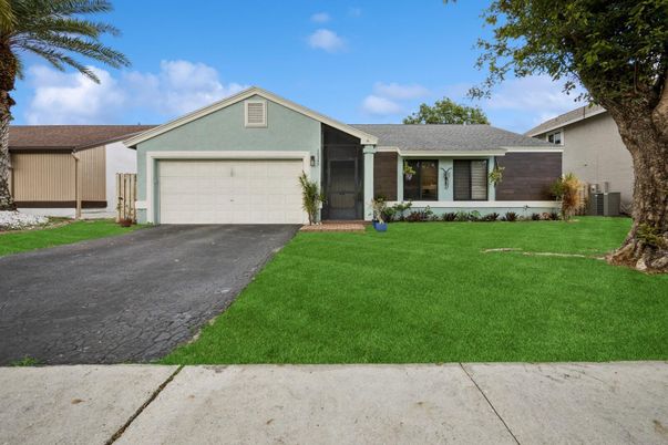 Attached, Exterior, Facade, Ranch