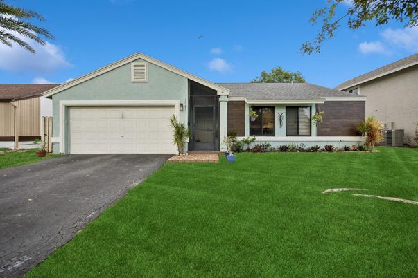 Attached, Exterior, Facade, Ranch