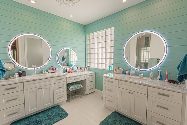 Bathroom, Dual Sink Vanities, Interior, Recessed Lighting