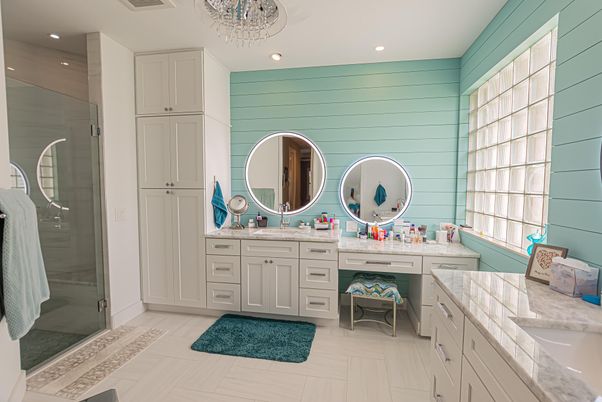 Bathroom, Dual Sink Vanities, Interior, Recessed Lighting