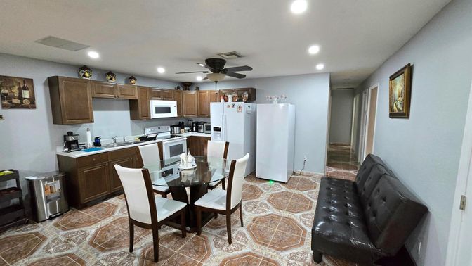 Dining room, Interior, Kitchen, Recessed Lighting