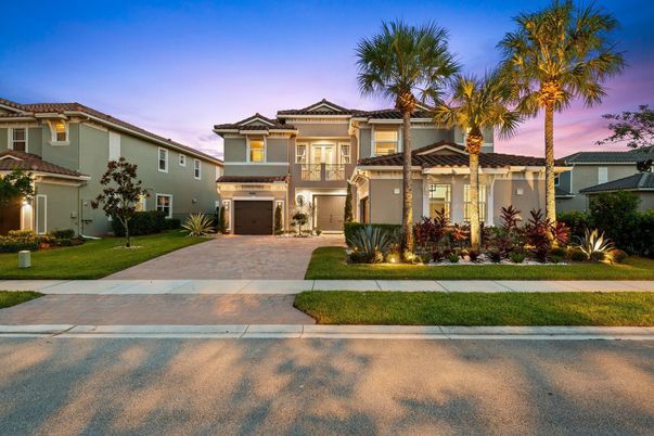 Attached, Exterior, Facade, Mediterranean