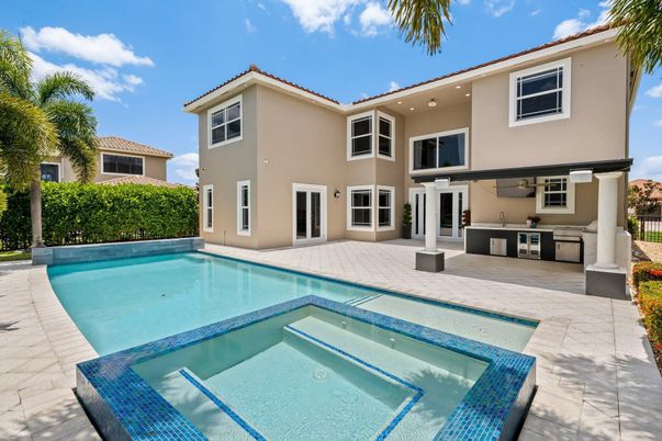 Exterior, Pool
