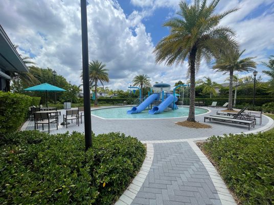 Exterior, Playground, Pool
