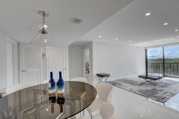 Dining room, Interior, Pendant Lights, Recessed Lighting