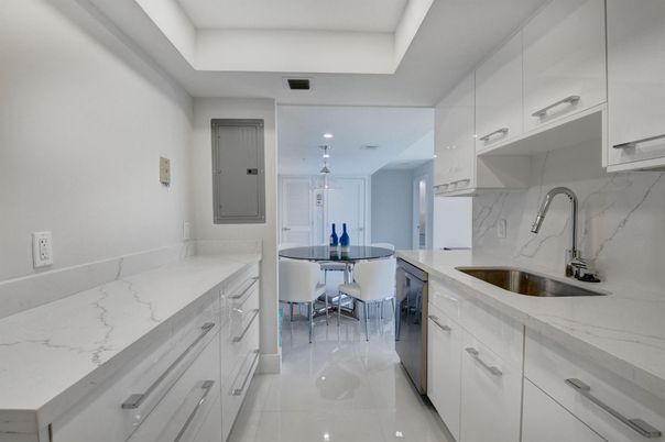 Dining room, Interior, Kitchen, Marble Walls, Recessed Lighting