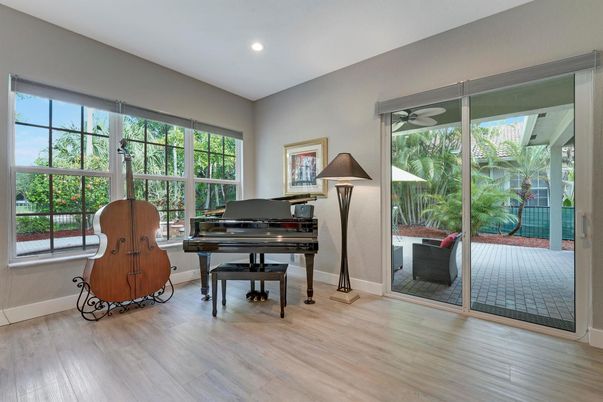 Interior, Piano, Recessed Lighting, Wood Texture Flooring