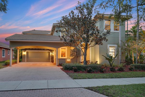 Attached, Exterior, Facade, Mediterranean