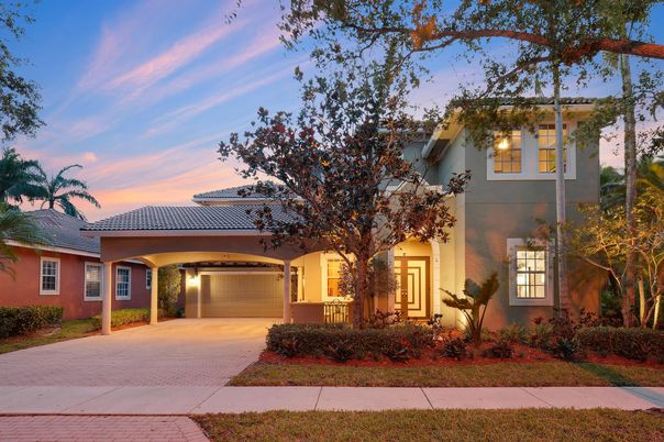 Attached, Exterior, Facade, Mediterranean