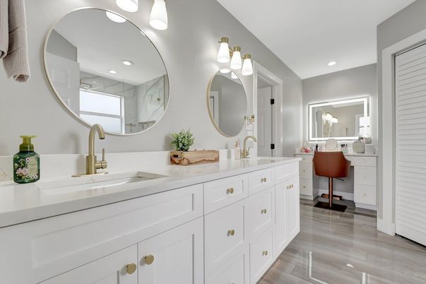 Bathroom, Dual Sink Vanities, Interior, Recessed Lighting
