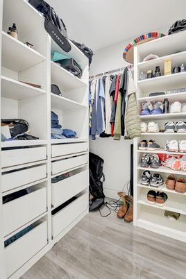 Interior, Walk-in Closets, Wood Texture Flooring