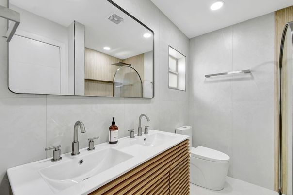 Bathroom, Dual Sink Vanities, Interior, Recessed Lighting