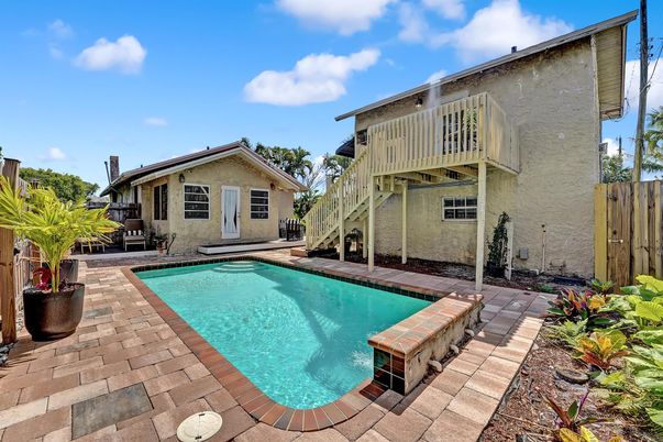 Exterior, Pool