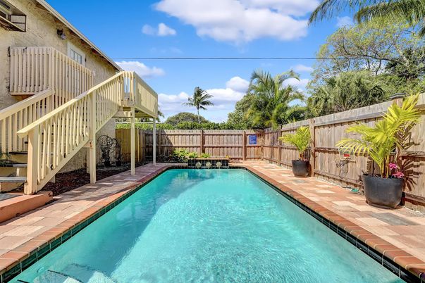 Exterior, Pool