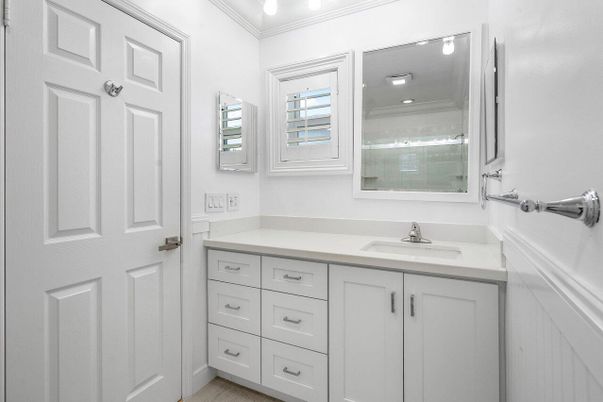 Bathroom, Interior, Recessed Lighting