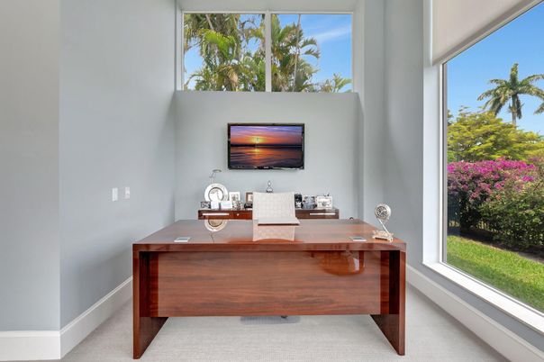 Home Office, Interior