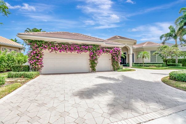 Attached, Exterior, Facade, Mediterranean