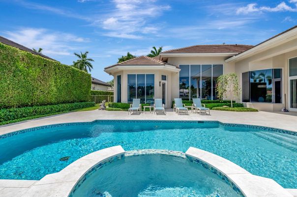 Exterior, Pool