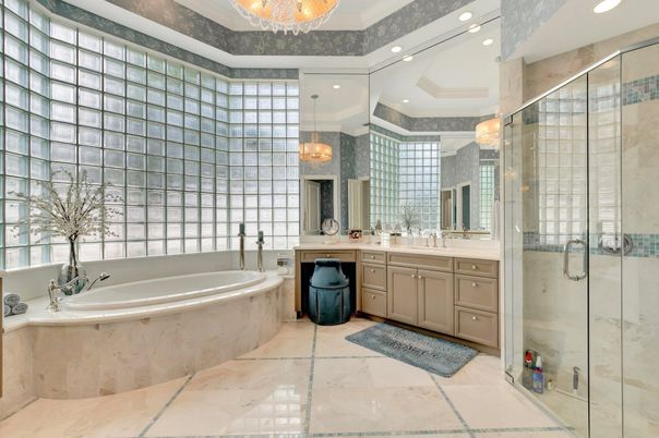 Bathroom, Glass Shower, Interior, Pendant Lights, Recessed Lighting