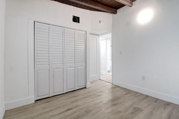 Empty room, Interior, Wooden Beams, Wooden Ceilings, Wood Texture Flooring