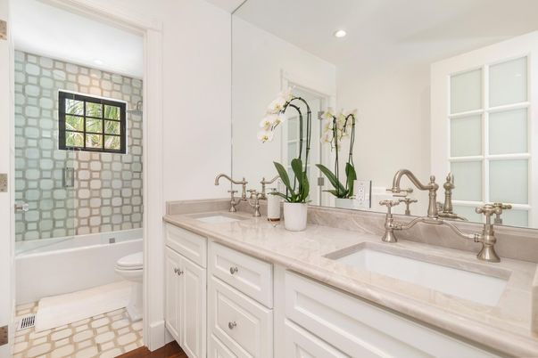 Bathroom, Dual Sink Vanities, Interior, Recessed Lighting