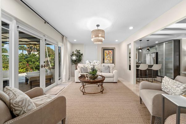 Chandelier, Dining room, Interior, Living room, Pendant Lights, Recessed Lighting