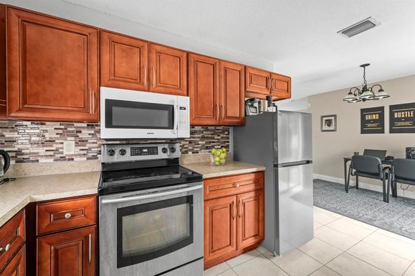 Dining room, Interior, Kitchen, Pendant Lights, Stainless Steel Appliances