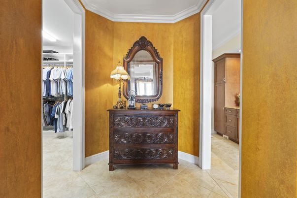 Interior, Walk-in Closets