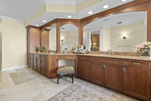 Bathroom, Dual Sink Vanities, Interior, Recessed Lighting