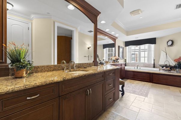 Bathroom, Dual Sink Vanities, Interior, Recessed Lighting
